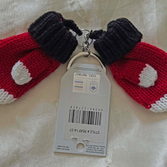 OLYMPICS OFFICIAL KEY CHAIN, ADORABLE MINIATURE MITTENS, YOUTH DESIGN, 2012 CDN - Picture 2 of 3